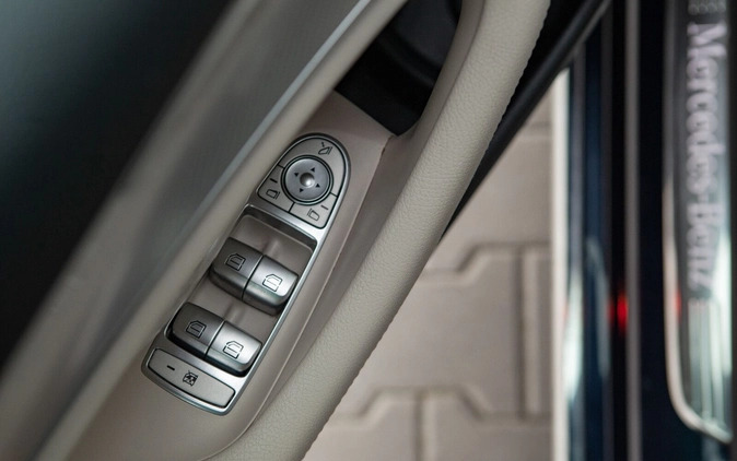 Mercedes-Benz Klasa E cena 132900 przebieg: 143500, rok produkcji 2019 z Wałbrzych małe 562